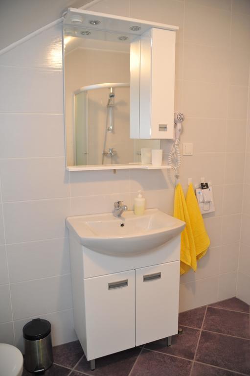 Apartments Zugec Селище Дрежницько Екстер'єр фото